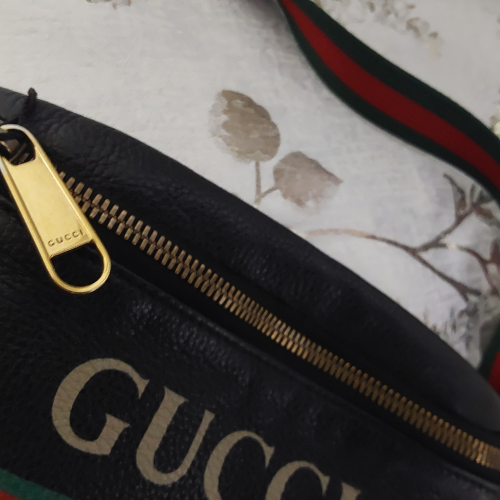 Gucci Black Leather Belt Bag with Sherrry Line Signature Strap Comes With COA - Picture 7 of 12